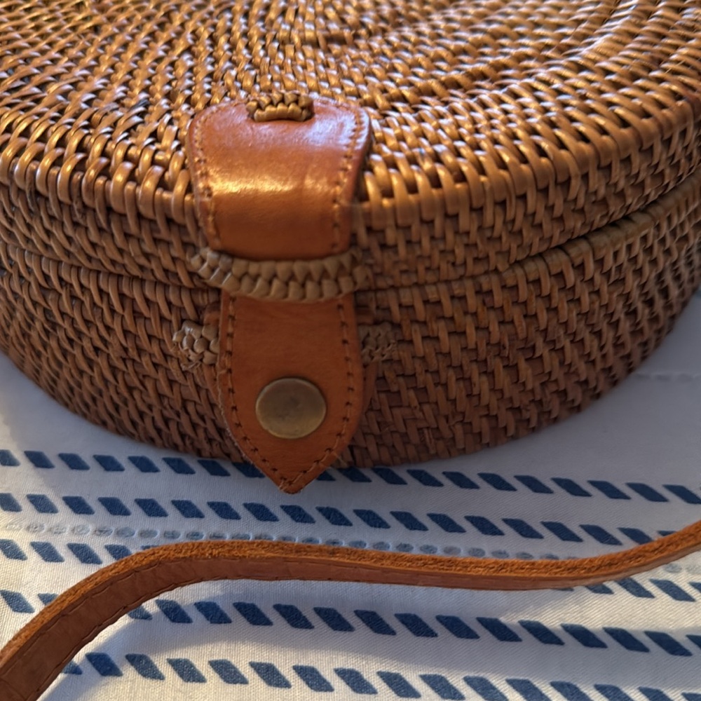Straw Studios Round Woven Tan Crossbody Bag - Picture 4 of 4
